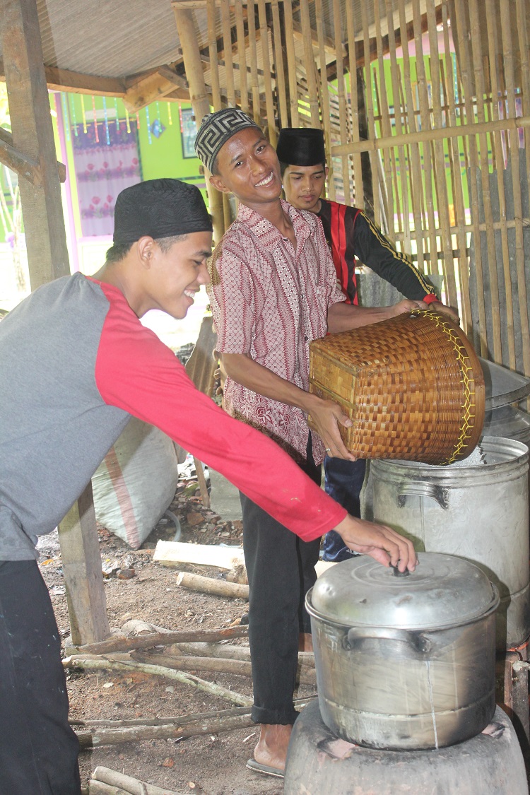 Panitia Konsumsi Haflah Akhirussanah Tak Kalah Saing
